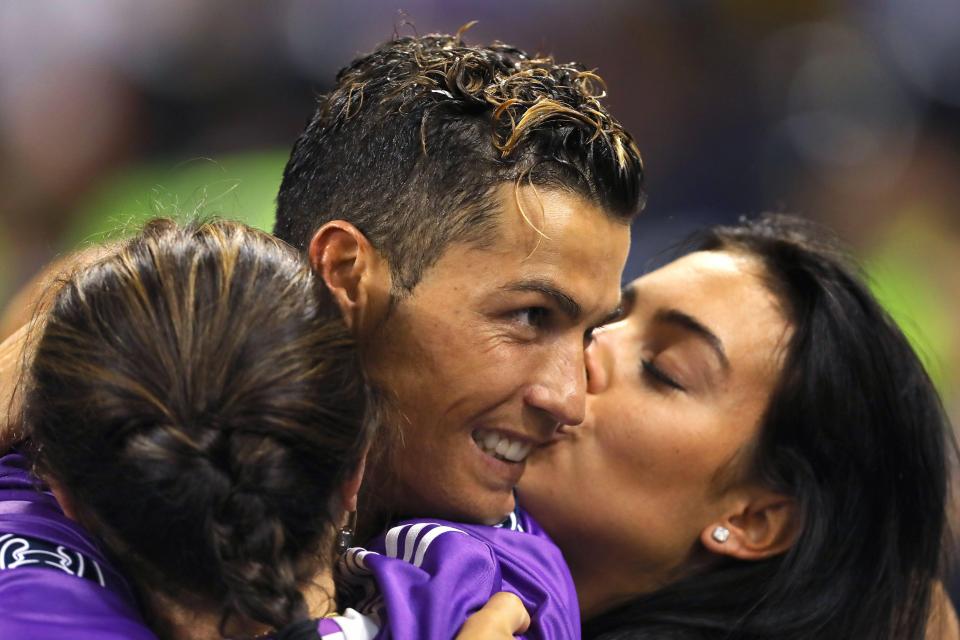 Terungkap! Ini Yang Bikin Cristiano Punya 4 Anak!
